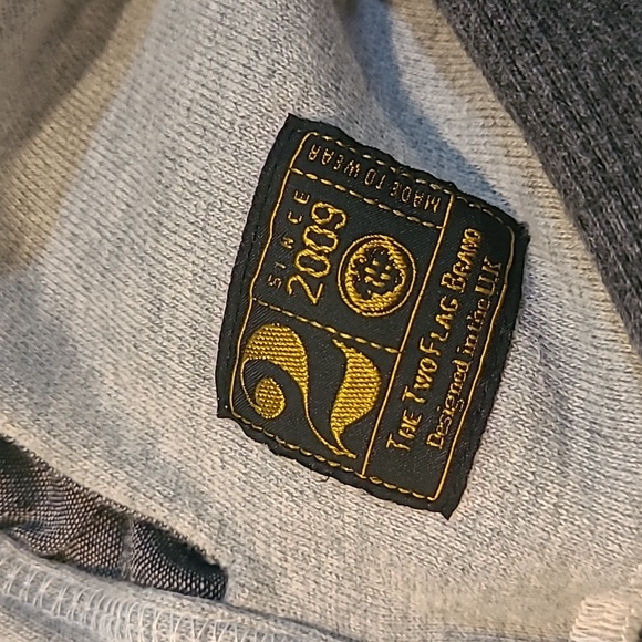 Under Two Flags Gray Pullover Hoodie Small - Picture 8 of 8